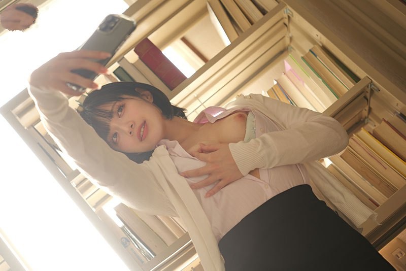 Poster of Bí mật của cô giáo thích chụp ảnh sexy và những cậu học trò biến thái