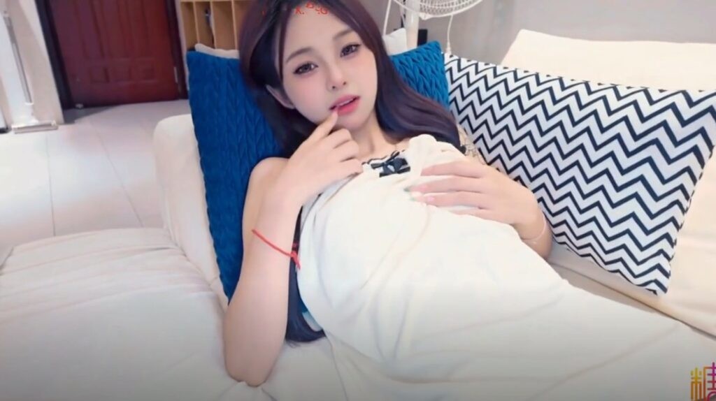 Poster of Cô em họ dâm đãng quyến rủ anh trai thôn quê khi mới lên đại học