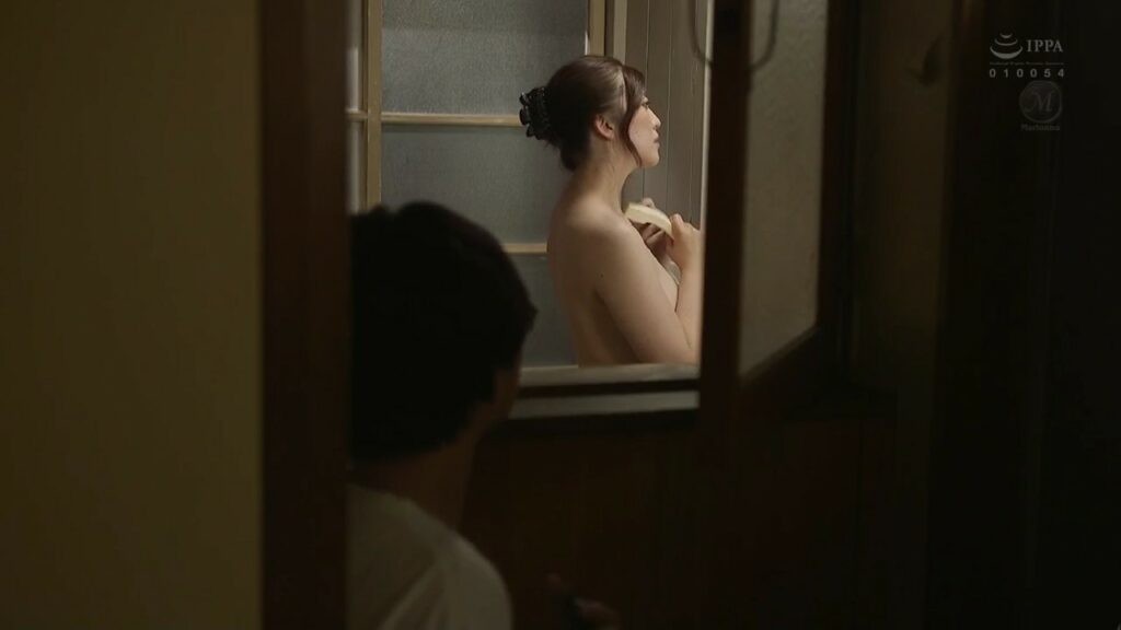 Poster of Đứa con riêng của chồng trộm nhìn mẹ kế tắm lúc nữa đêm