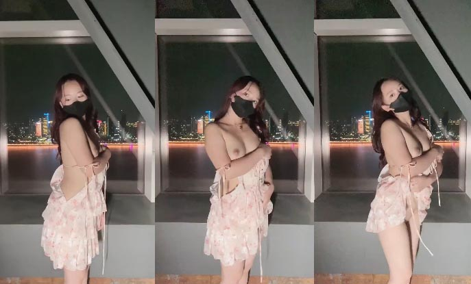 Poster of Em đeo khẩu trang trói bằng dây đỏ