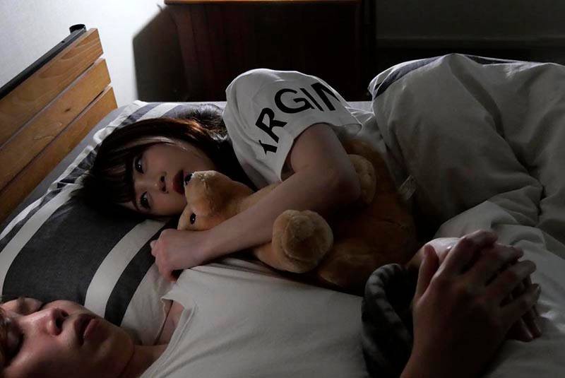 Poster of STARS-233 Chuyện chung nhà cùng anh bạn phòng bên